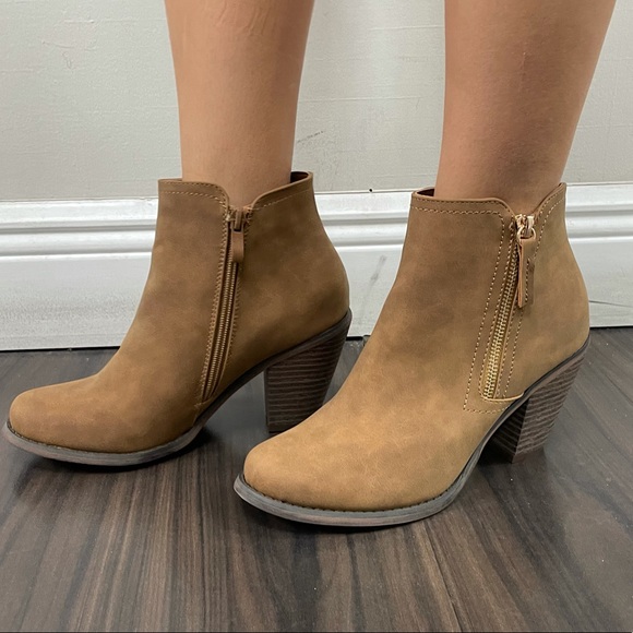Tan suede zipper bootie - Picture 5 of 6